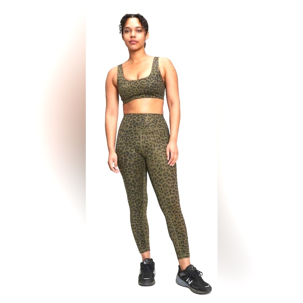 Leopard Print Sports Bra and Leggings Set Sz Medium Tall Legging & Sz Large Top